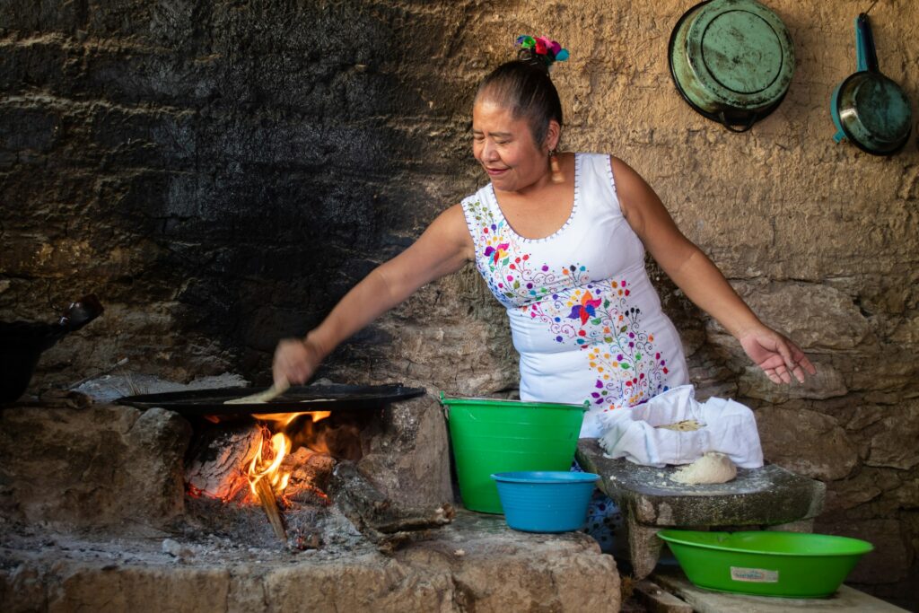 Mestizaje culinario: la transformación de la gastronomía mexicana (parte 2) cocinera tradicional