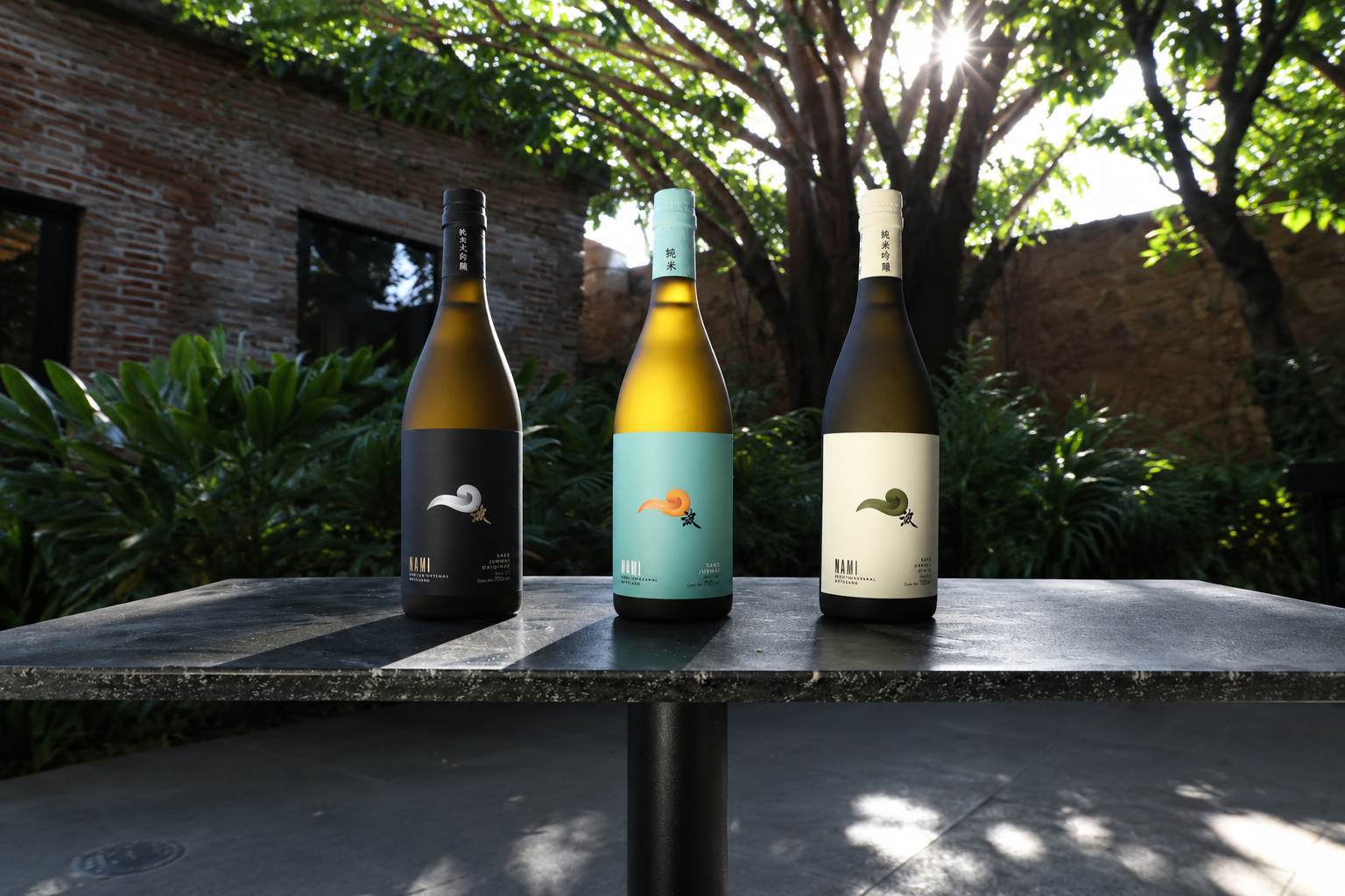 Botellas de sake Nami